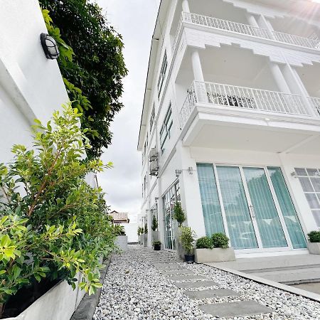 The White House Rachamankha เดอะ ไวท์เฮ้าส์ ราชมรรคา Hostel Chiang Mai Luaran gambar