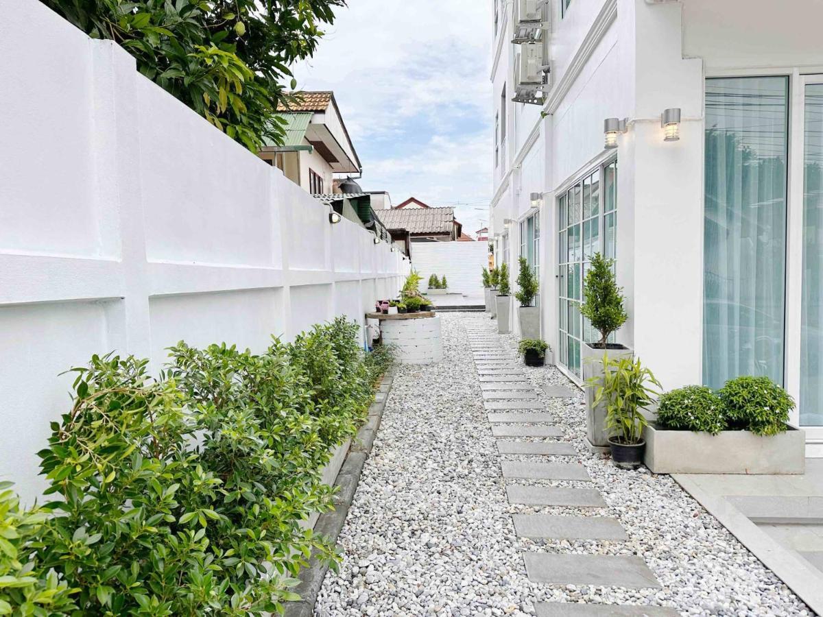 The White House Rachamankha เดอะ ไวท์เฮ้าส์ ราชมรรคา Hostel Chiang Mai Luaran gambar