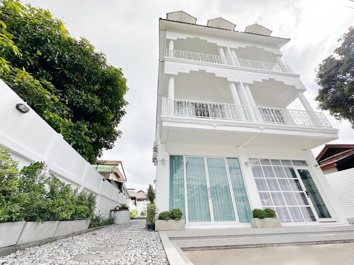The White House Rachamankha เดอะ ไวท์เฮ้าส์ ราชมรรคา Hostel Chiang Mai Luaran gambar
