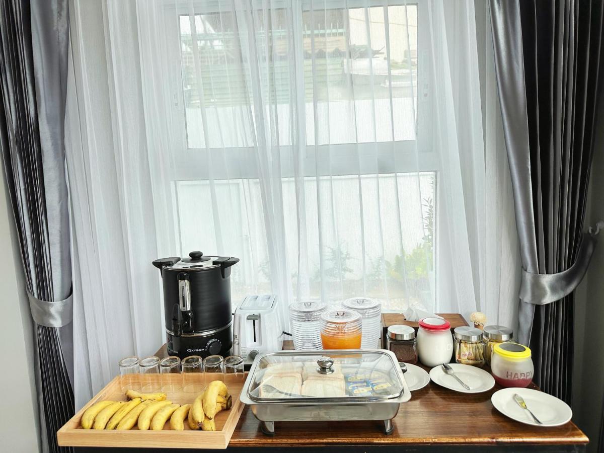 The White House Rachamankha เดอะ ไวท์เฮ้าส์ ราชมรรคา Hostel Chiang Mai Luaran gambar