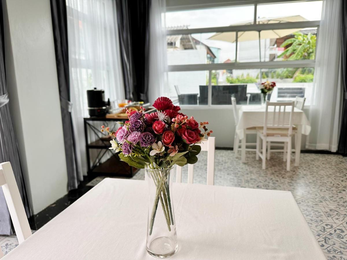 The White House Rachamankha เดอะ ไวท์เฮ้าส์ ราชมรรคา Hostel Chiang Mai Luaran gambar