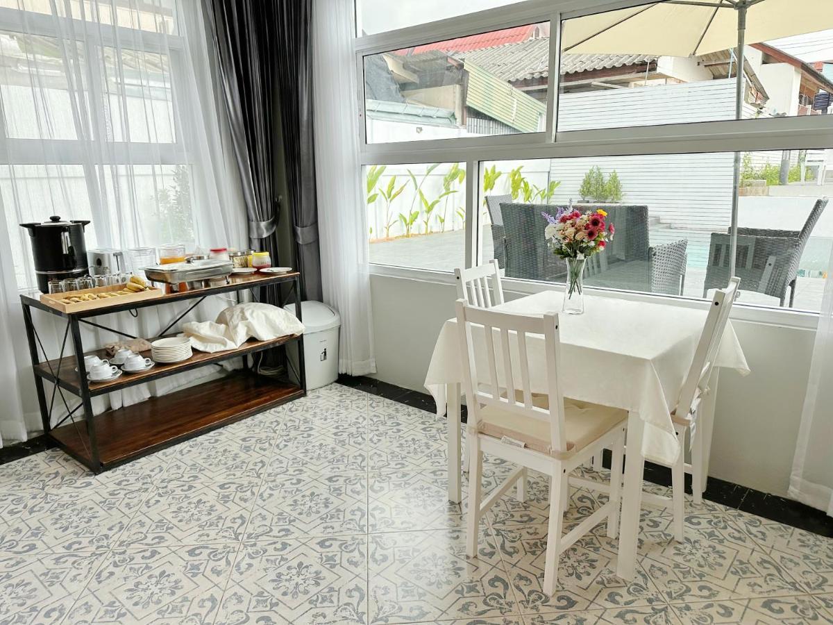 The White House Rachamankha เดอะ ไวท์เฮ้าส์ ราชมรรคา Hostel Chiang Mai Luaran gambar